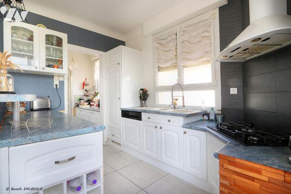 MONTFORT SUR MEU - au coeur de ville, maison de 175 m² avec piscine