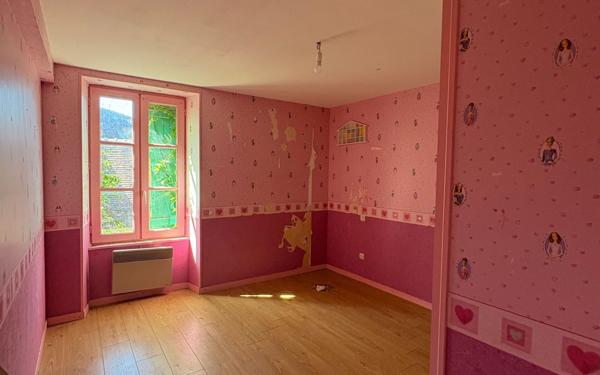 Maison à vendre    6 pièces •  Bélâbre