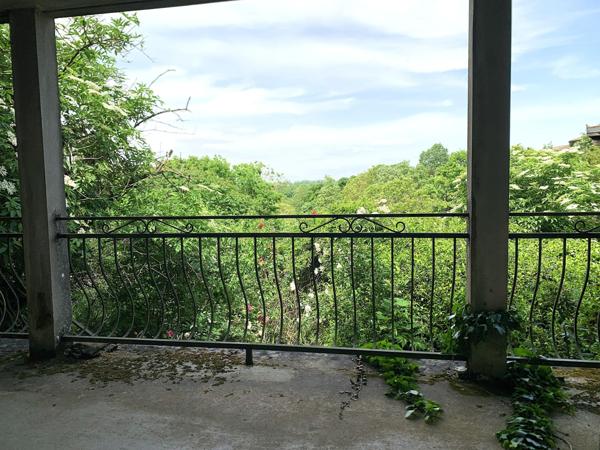 MAISON DE VILLAGE EN PIERRE AVEC BALCON, JARDIN ET GARAGE