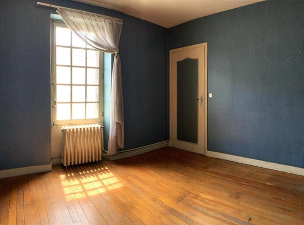 MAISON DE VILLAGE EN PIERRE AVEC BALCON, JARDIN ET GARAGE