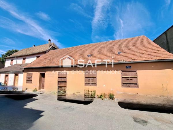 Au centre de Mulhouse , proche clinique du Diaconat Roosevelt et parking Buffon, bâtiment de 1830 de 308 m2 sur 549m2 de terrain comprenant notamment une grande salle principale de 150 m2 au sol pouvant avoir un 2 e niveau,  avec une belle charpente apparente (cachet et caractère) qui offre un beau potentiel de rénovatIon et une maison attenante de 158 m2.