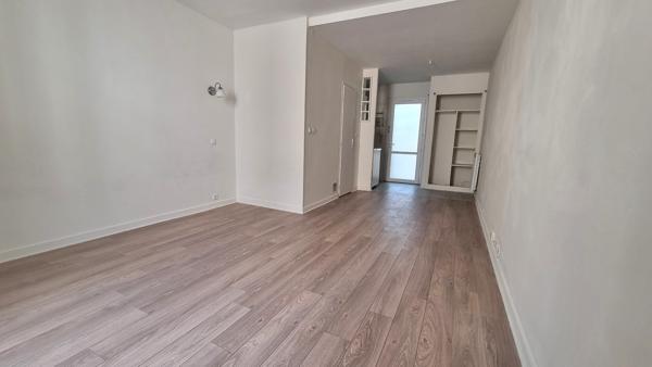 Studio
                                                                                                                                                                                                                                                                                                                        1 pièce(s)                                                                                                                                                                                                          1 chambre(s)                                                                                                                                                                                                          28  m²