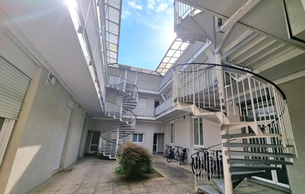 Studio
                                                                                                                                                                                                                                                                                                                        1 pièce(s)                                                                                                                                                                                                          1 chambre(s)                                                                                                                                                                                                          28  m²