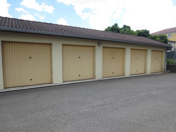 Garage à Louer  15m² - PONT DE CHERUY - 90€