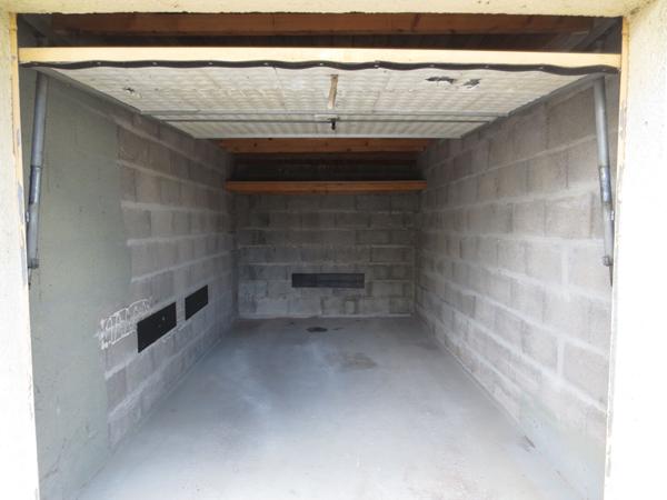 Garage à Louer  15m² - PONT DE CHERUY - 90€