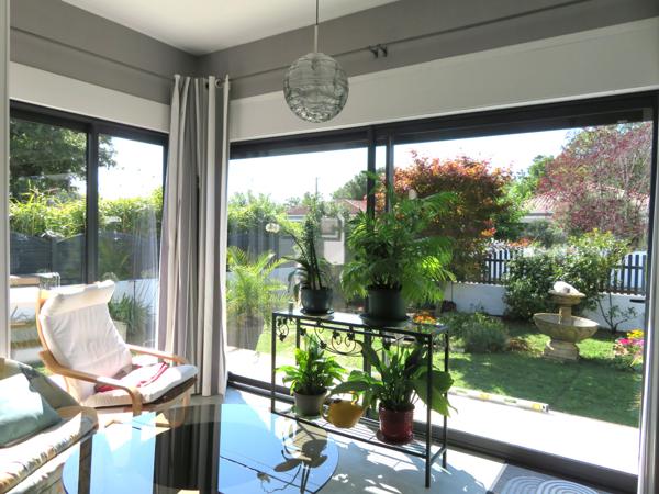 Emplacement exceptionnel, côté Bassin à quelques pas de la plage, au calme absolu.