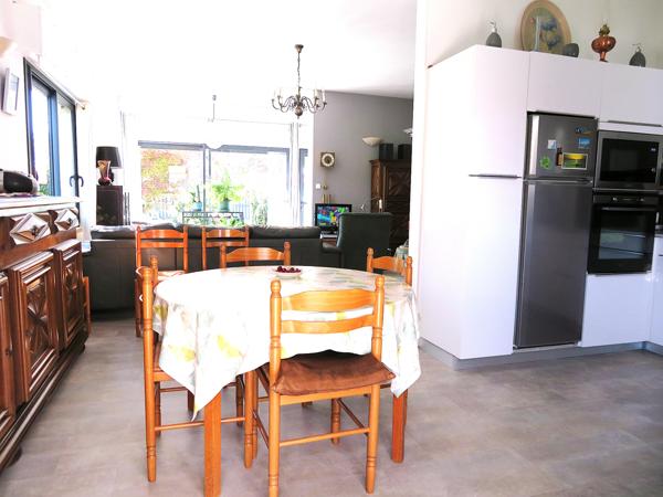 Emplacement exceptionnel, côté Bassin à quelques pas de la plage, au calme absolu.