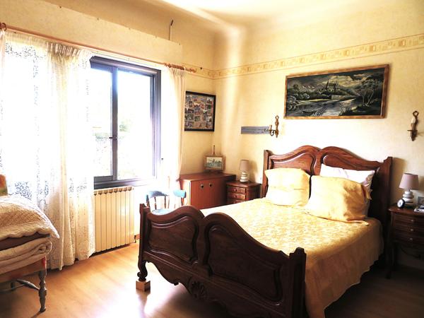 Emplacement exceptionnel, côté Bassin à quelques pas de la plage, au calme absolu.