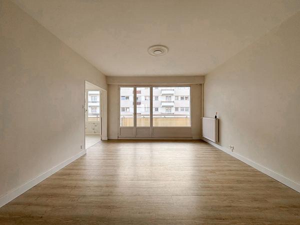 Appartement une chambre, Angers-Anciennes provinces, place de parking, cave et balcon