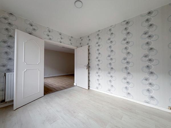 Appartement une chambre, Angers-Anciennes provinces, place de parking, cave et balcon