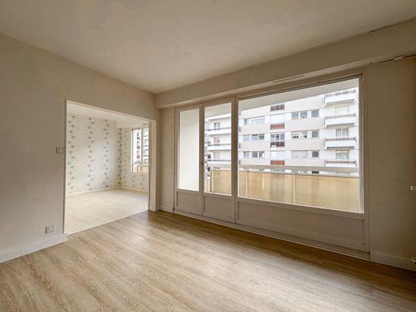 Appartement une chambre, Angers-Anciennes provinces, place de parking, cave et balcon