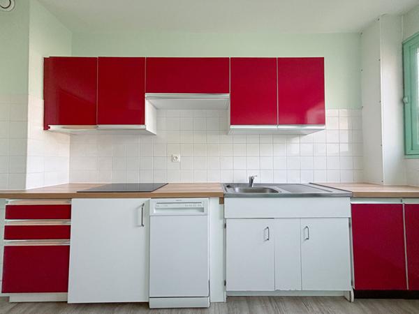 Appartement une chambre, Angers-Anciennes provinces, place de parking, cave et balcon