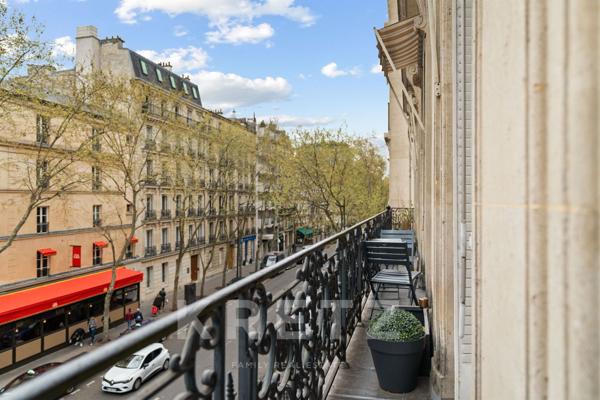 Paris 16ème - Victor Hugo - Excellent état - Vue dégagée - Très lumineux - Balcon - 4 mètres de haut
