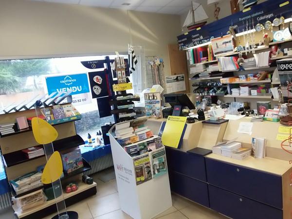 Local commercial de 123m2 et parking privatif à vendre LOCTUDY (29)