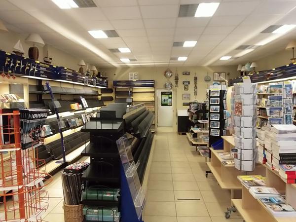 Local commercial de 123m2 et parking privatif à vendre LOCTUDY (29)