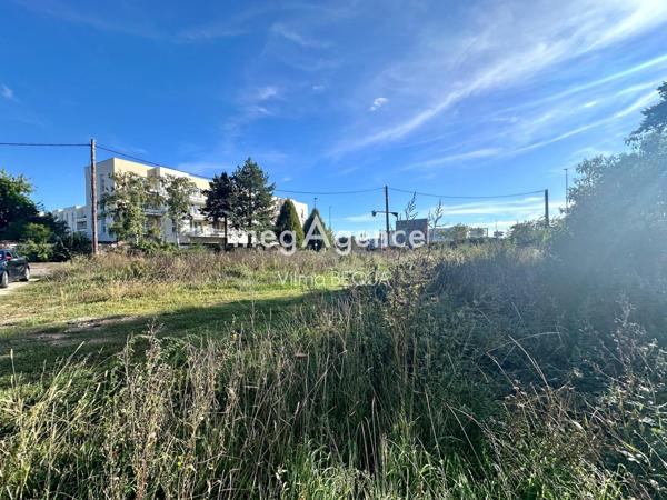 Terrain à Sens, 89100 - 2062m²