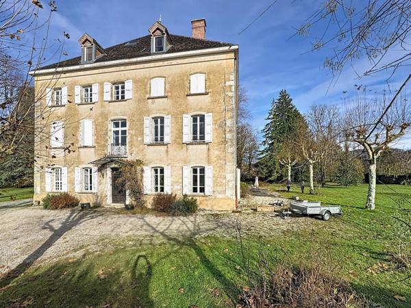 Rare : Appartement de charme dans ancien château avec parc arboré, vue sur la Sure !