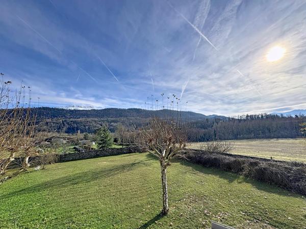 Rare : Appartement de charme dans ancien château avec parc arboré, vue sur la Sure !