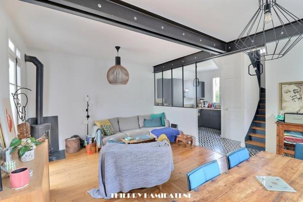 TRES RARE ! COEUR LABOURET A SEULEMENT 5/6 MN A PIED DE LA GARE DE COLOMBES , ET DES COMMERCES DE LA RUE ST DENIS BELLE MAISON 130M2 6 PIECES 4 CHAMBRES S/SOL TOTAL 1 parking EN EXTERIEUR
