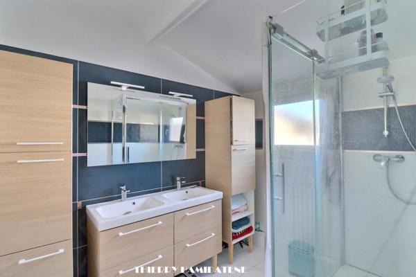 TRES RARE ! COEUR LABOURET A SEULEMENT 5/6 MN A PIED DE LA GARE DE COLOMBES , ET DES COMMERCES DE LA RUE ST DENIS BELLE MAISON 130M2 6 PIECES 4 CHAMBRES S/SOL TOTAL 1 parking EN EXTERIEUR