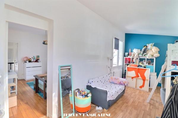 TRES RARE ! COEUR LABOURET A SEULEMENT 5/6 MN A PIED DE LA GARE DE COLOMBES , ET DES COMMERCES DE LA RUE ST DENIS BELLE MAISON 130M2 6 PIECES 4 CHAMBRES S/SOL TOTAL 1 parking EN EXTERIEUR