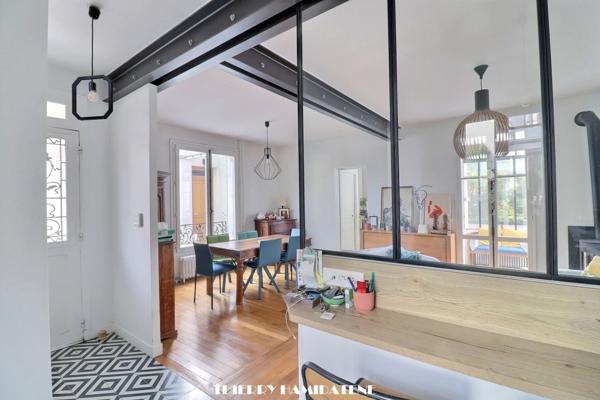 TRES RARE ! COEUR LABOURET A SEULEMENT 5/6 MN A PIED DE LA GARE DE COLOMBES , ET DES COMMERCES DE LA RUE ST DENIS BELLE MAISON 130M2 6 PIECES 4 CHAMBRES S/SOL TOTAL 1 parking EN EXTERIEUR