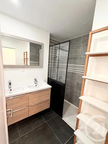 Appartement T3 à vendre  3 pièces - 63,62 m 2   RODEZ  - 12