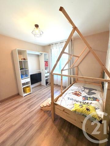 Appartement T3 à vendre  3 pièces - 63,62 m 2   RODEZ  - 12
