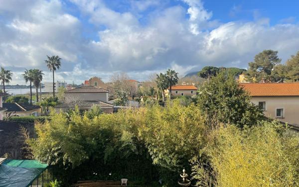 Appartement à vendre    3 pièces • 55 m2 La Seyne-sur-Mer