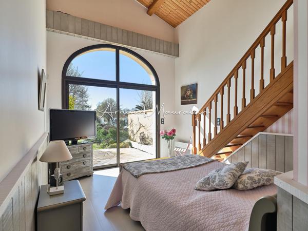 Maison familiale avec piscine et terrain paysagé !