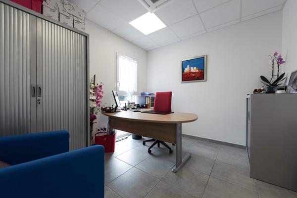 Locaux d'activités, Bureaux,  Château Gaillard 119m2 avec parking