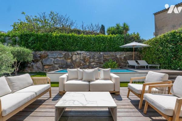 ANTIBES – Villa d'architecte contemporaine de 135 m², aux prestations de qualité, avec piscine.