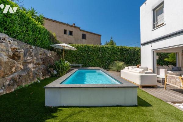 ANTIBES – Villa d'architecte contemporaine de 135 m², aux prestations de qualité, avec piscine.