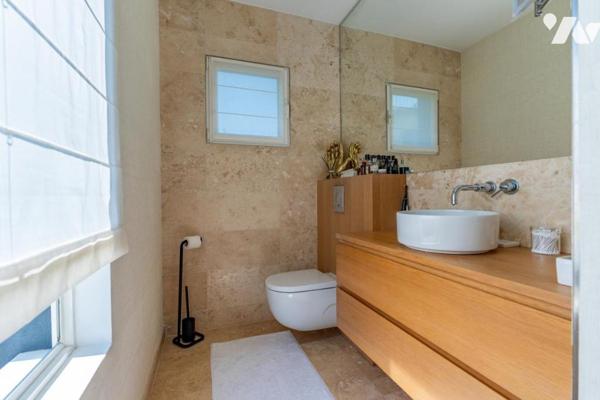 ANTIBES – Villa d'architecte contemporaine de 135 m², aux prestations de qualité, avec piscine.