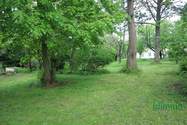 EN EXCLUSIVITE , MAGNIFIQUE TERRAIN CONSTRUCTIBLE, DANS PROPRIETE D'EXCEPTION, DE 400 M2. A 10 MN DE LA ROCHEL La Jarrie (17220)