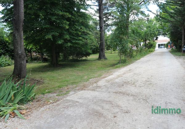 EN EXCLUSIVITE , MAGNIFIQUE TERRAIN CONSTRUCTIBLE, DANS PROPRIETE D'EXCEPTION, DE 400 M2. A 10 MN DE LA ROCHEL La Jarrie (17220)