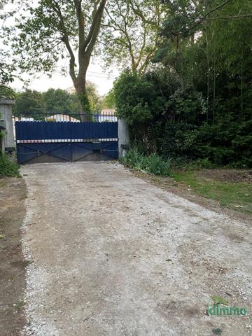 EN EXCLUSIVITE , MAGNIFIQUE TERRAIN CONSTRUCTIBLE, DANS PROPRIETE D'EXCEPTION, DE 400 M2. A 10 MN DE LA ROCHEL La Jarrie (17220)