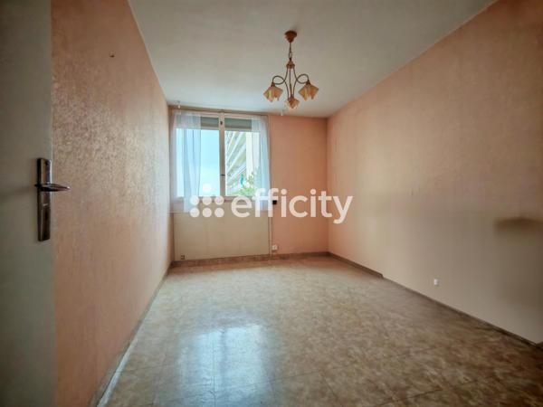 Appartement
         4 pièces
        - 90 m² Exclusivité 145 000 € *
