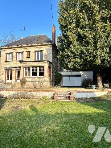 MAISON DE CARACTERE EN PLEIN CENTRE VILLE.
A VENDRE A RETHEL, AXE REIMS/CHARLEVILLE-MEZIERES, ...