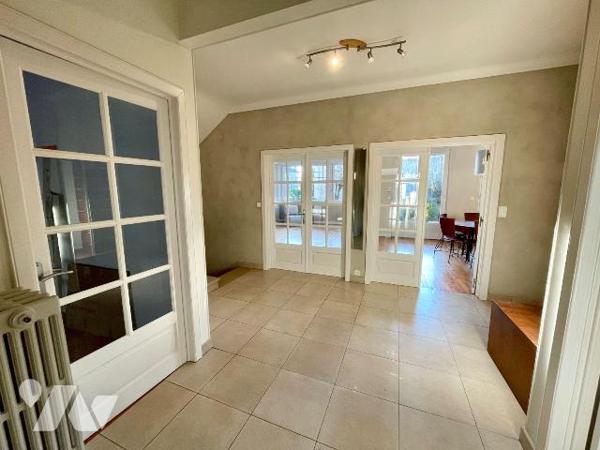 MAISON DE CARACTERE EN PLEIN CENTRE VILLE.
A VENDRE A RETHEL, AXE REIMS/CHARLEVILLE-MEZIERES, ...