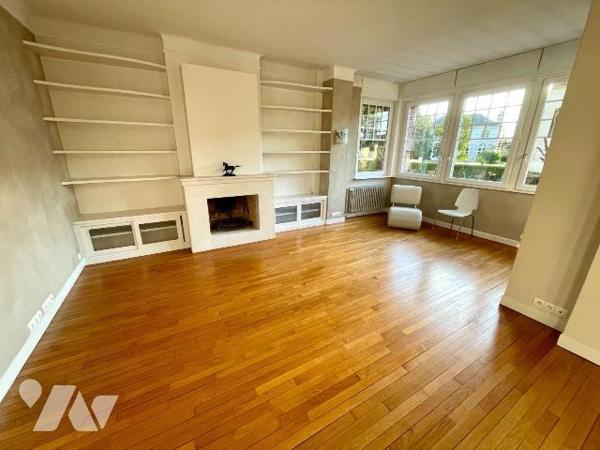 MAISON DE CARACTERE EN PLEIN CENTRE VILLE.
A VENDRE A RETHEL, AXE REIMS/CHARLEVILLE-MEZIERES, ...