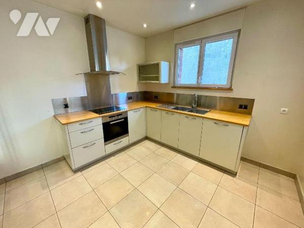 MAISON DE CARACTERE EN PLEIN CENTRE VILLE.
A VENDRE A RETHEL, AXE REIMS/CHARLEVILLE-MEZIERES, ...