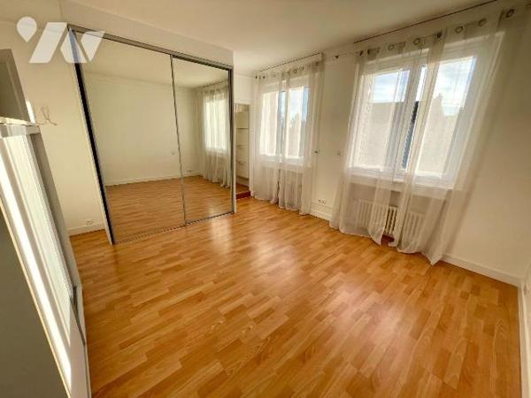 MAISON DE CARACTERE EN PLEIN CENTRE VILLE.
A VENDRE A RETHEL, AXE REIMS/CHARLEVILLE-MEZIERES, ...