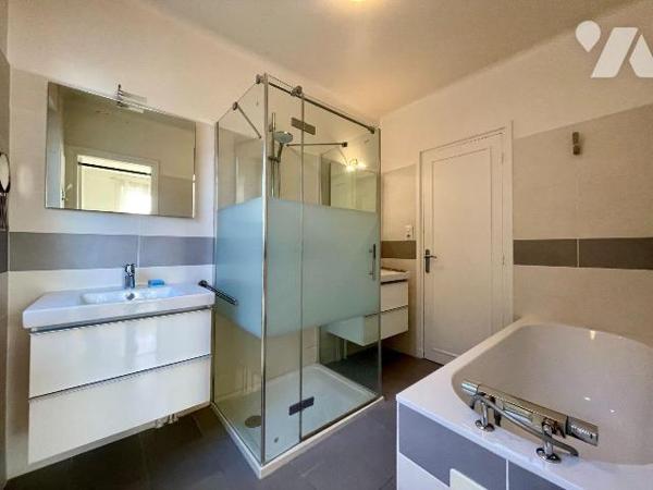 MAISON DE CARACTERE EN PLEIN CENTRE VILLE.
A VENDRE A RETHEL, AXE REIMS/CHARLEVILLE-MEZIERES, ...