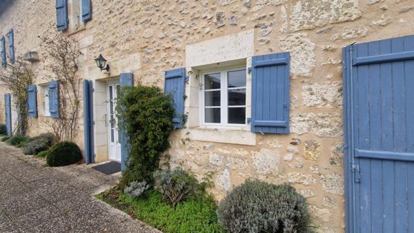 Belle maison de Maitre  proche Mareuil avec piscine et dependances