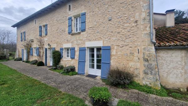 Belle maison de Maitre  proche Mareuil avec piscine et dependances