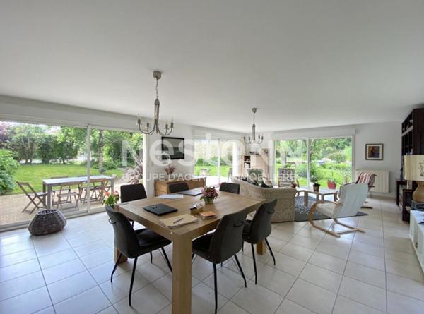 Belle maison de Maitre  proche Mareuil avec piscine et dependances