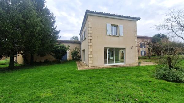Belle maison de Maitre  proche Mareuil avec piscine et dependances