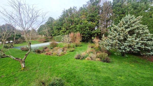 Belle maison de Maitre  proche Mareuil avec piscine et dependances