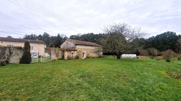 Belle maison de Maitre  proche Mareuil avec piscine et dependances